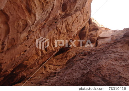 [Jordan] Wadiram, the rock face of a rocky mountain in the desert 78310416