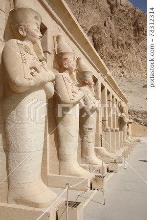 哈特謝普蘇特女王殯儀館的奧西里斯柱（埃及） 78312314