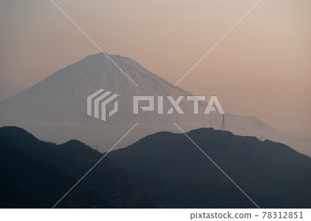 A quiet morning on the mountain pass A quiet morning on the mountain pass 78312851