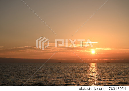 在海中的日落 在海中的日落 78312954