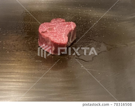 鐵板牛排(烹飪時) 鐵板牛排(烹飪時) 78316508