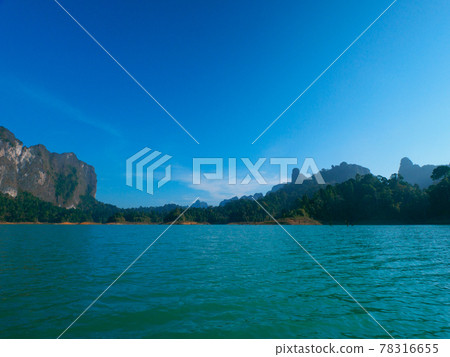 陽光普照的朝蘭湖（泰國王國斯拉塔尼省考索國家公園） 78316655