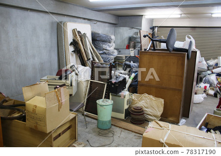 Disused warehouse trash cleanup Disused warehouse trash cleanup 78317190