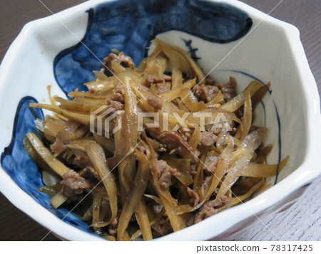Burdock and beef kinpira 78317425