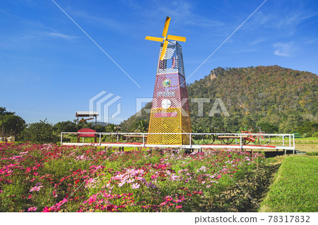 The famous travel destinations of Mae Hong Son Pha Bong Village The famous travel destinations of Mae Hong Son Pha Bong Village 78317832