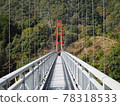 山間的吊橋 78318533