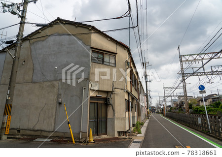 拆除破舊的空房子 78318661