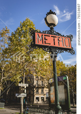 Paris retro metro sign 78318697