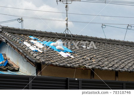 Japanese roof tiles, misaligned roof tiles, causes of rain leaks 78318746