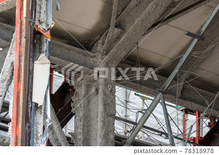 拆解現場 鋼架拆解噴岩棉 78318978