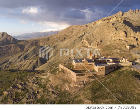 Aerial view of Ishak Pasha Palace and the ruins of the Dogubayazit castle, built on the mountain near Eski Bayezid Cami. Eastern Turkey 78319382