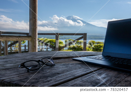 可以看到富士山的湖岸的工作圖 78320457