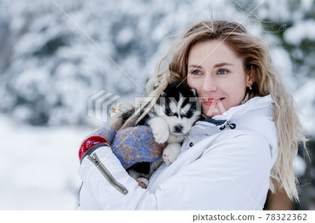 Girl playing with siberian husky in winter forest and park Girl playing with siberian husky in winter forest and park 78322362