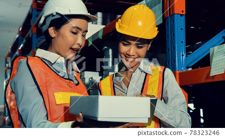 Female warehouse worker working at the storehouse Female warehouse worker working at the storehouse 78323246