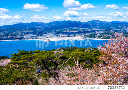 陸奧潮風步道 氣仙沼 大島龜山 從山頂向西眺望。 78323712