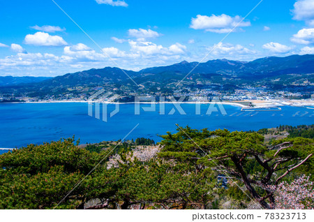 Michinoku Shiokaze Trail Kesennuma Oshima Kameyama View to the west from the summit. 78323713