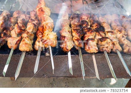 man cooks pork shish kebabs outdoors man cooks pork shish kebabs outdoors 78323754
