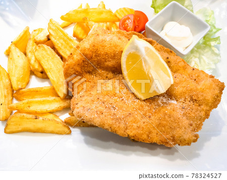 Chicken Milanese schnitzel with fried potatoes 78324527
