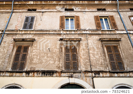 facade of shabby medieval house in Brescia city 78324621