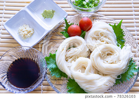 夏日寒風 78326103