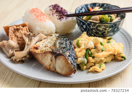 Japanese plate 78327234
