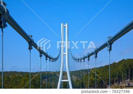三島天空步道和空中步道：大吊橋和藍天 78327396