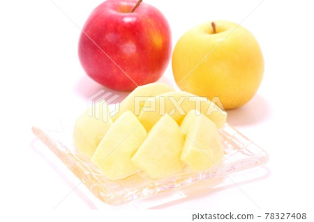 Apple San Fuji Shinano Gold Cut Peeled Bright Background Apple San Fuji Shinano Gold Cut Peeled Bright Background 78327408