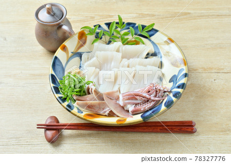 日本飛魷魚,魷魚,魷魚,魷魚,魷魚生魚片,魷魚素面。 Geso 和 Empera 被煮沸。 日本飛魷魚,魷魚,魷魚,魷魚,魷魚生魚片,魷魚素面。 Geso 和 Empera 被煮沸。 78327776