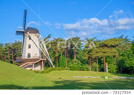 Spring scenery Nasunogahara Park windmill 78327934