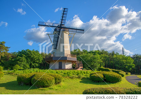 Spring scenery Nasunogahara Park windmill 78328222