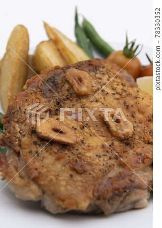 Chicken saute 78330352