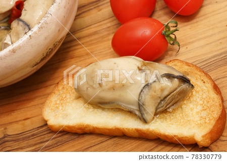 油醃牡蠣意式烤麵包 油醃牡蠣意式烤麵包 78330779