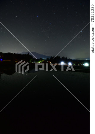Hakushu-cho, Hokuto City, paddy fields reflecting the starry sky (vertical / northern sky) Hakushu-cho, Hokuto City, paddy fields reflecting the starry sky (vertical / northern sky) 78331389