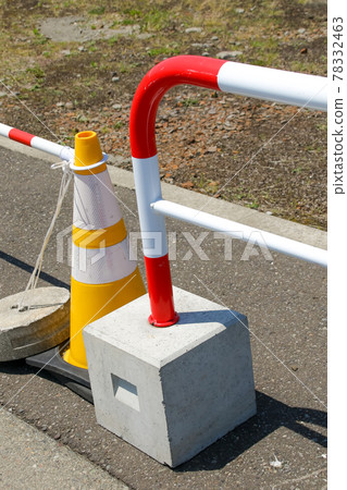 Roads, roads, warnings, traffic, cautions, outdoors, asphalt, cones Roads, roads, warnings, traffic, cautions, outdoors, asphalt, cones 78332463