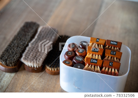 shoe shine image shoe shine image 78332506