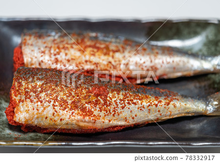 Sardine Mentai, charcoal-grilled on a shichirin 78332917