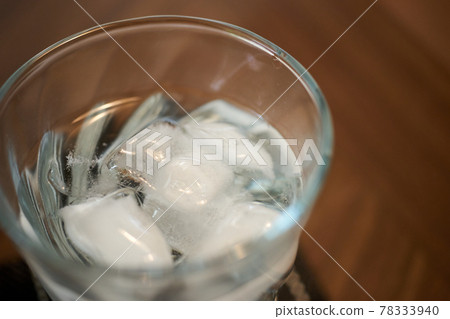 Glass, ice, water, up 78333940