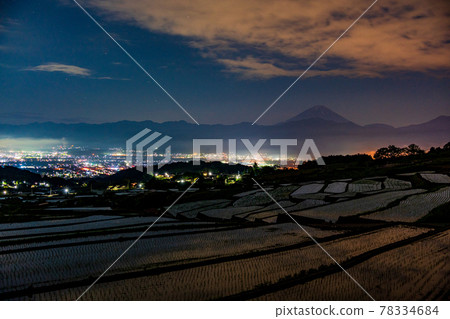 (Yamanashi Prefecture) Nakano rice terraces and starry sky after rice planting (Yamanashi Prefecture) Nakano rice terraces and starry sky after rice planting 78334684