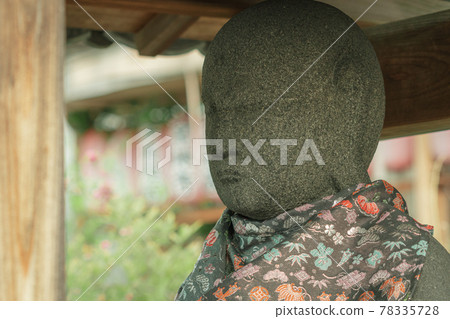 這是位於京都城林寺院內的地藏。 這是位於京都城林寺院內的地藏。 78335728