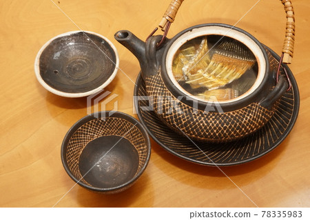 將川萩的骨頭曬乾製成的骨酒 78335983