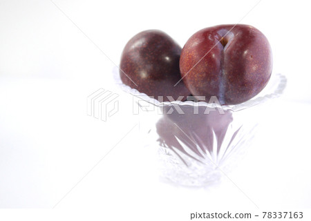 Uneven plums plum Uneven plums plum 78337163