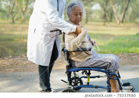 Doctor help and care Asian senior or elderly old lady woman patient sitting on wheelchair at nursing hospital ward : healthy strong medical concept . 78337680