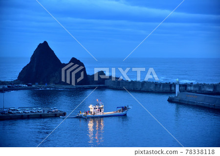 知床半島宇登呂漁港 清晨漁船出發風景 北海道鄂霍次克海斜里鎮 知床半島宇登呂漁港 清晨漁船出發風景 北海道鄂霍次克海斜里鎮 78338118