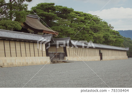 京都御所、劍靈門和道木門在後面 78338404