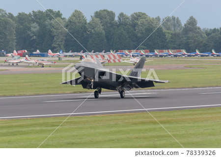 US Air Force F-22 Raptor landing US Air Force F-22 Raptor landing 78339326