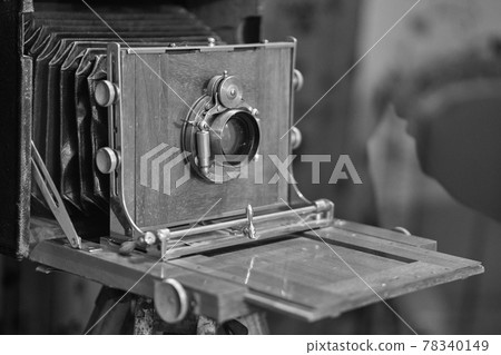 A very old camera. Black and white photo. Noise. 78340149