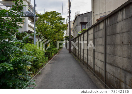 神奈川工業路人行道 78342186