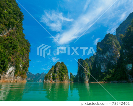 A lake with towering rocky islands (Khao Sok, Surat Thani Province, Kingdom of Thailand) 78342401