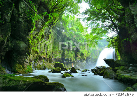 雨季一閃而過的Ameushino瀑布 78342679