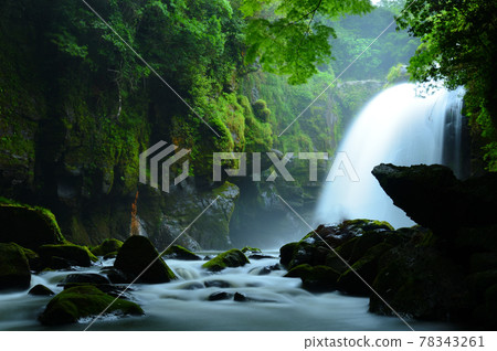 雨季一閃而過的Ameushino瀑布 78343261